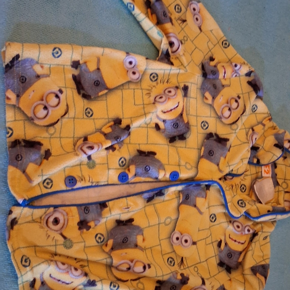 Universal Despicable Me 2 Yellow Fleece Top 0206